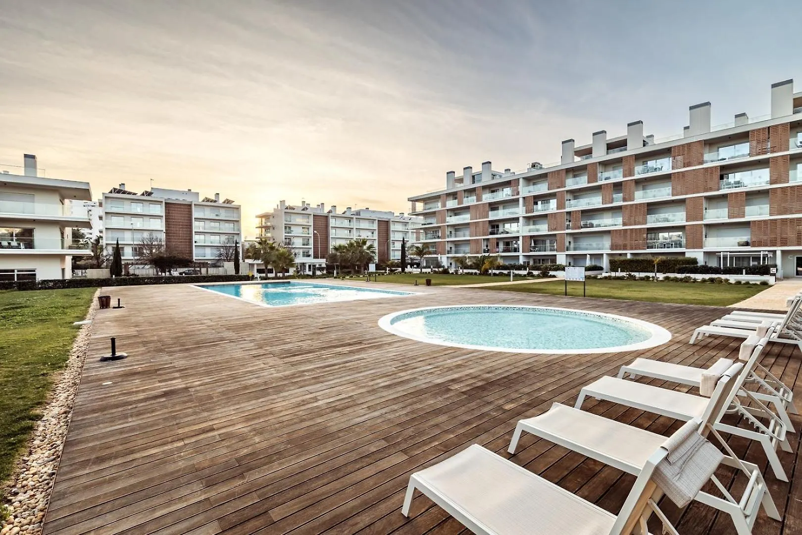 Albufeira Green Dream - Pool, Balcony & Bbq Apartment