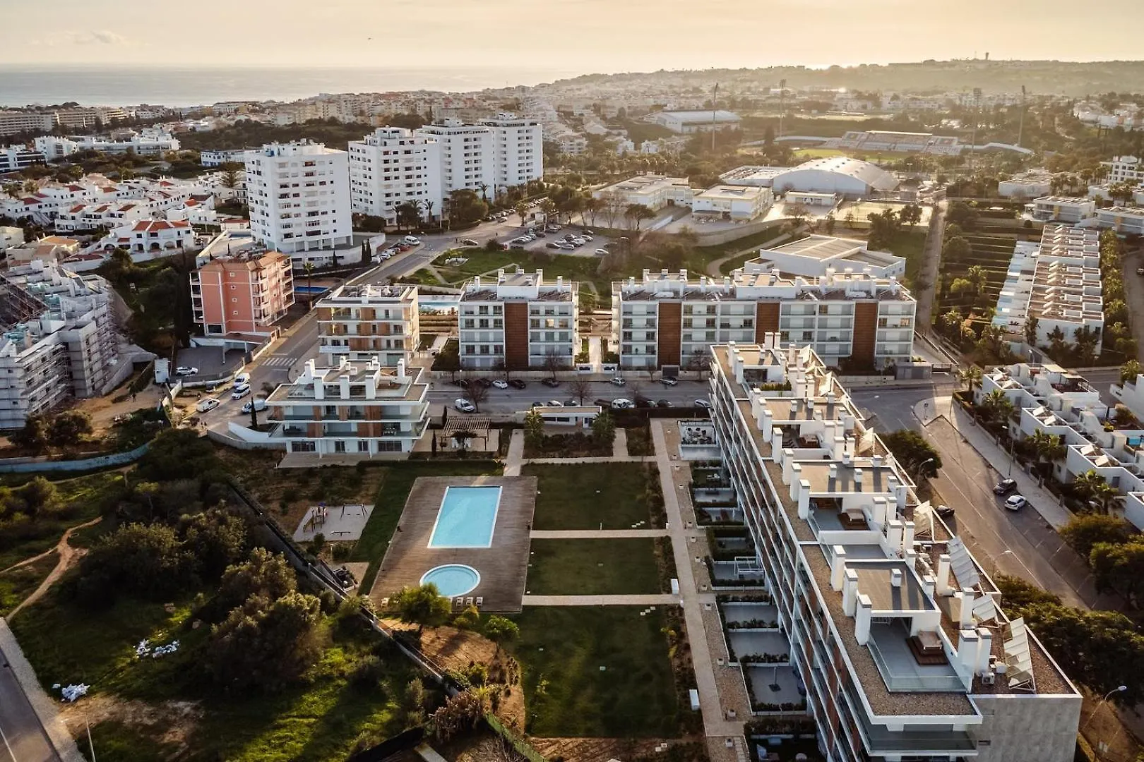 Albufeira Green Dream - Pool, Balcony & Bbq Apartment